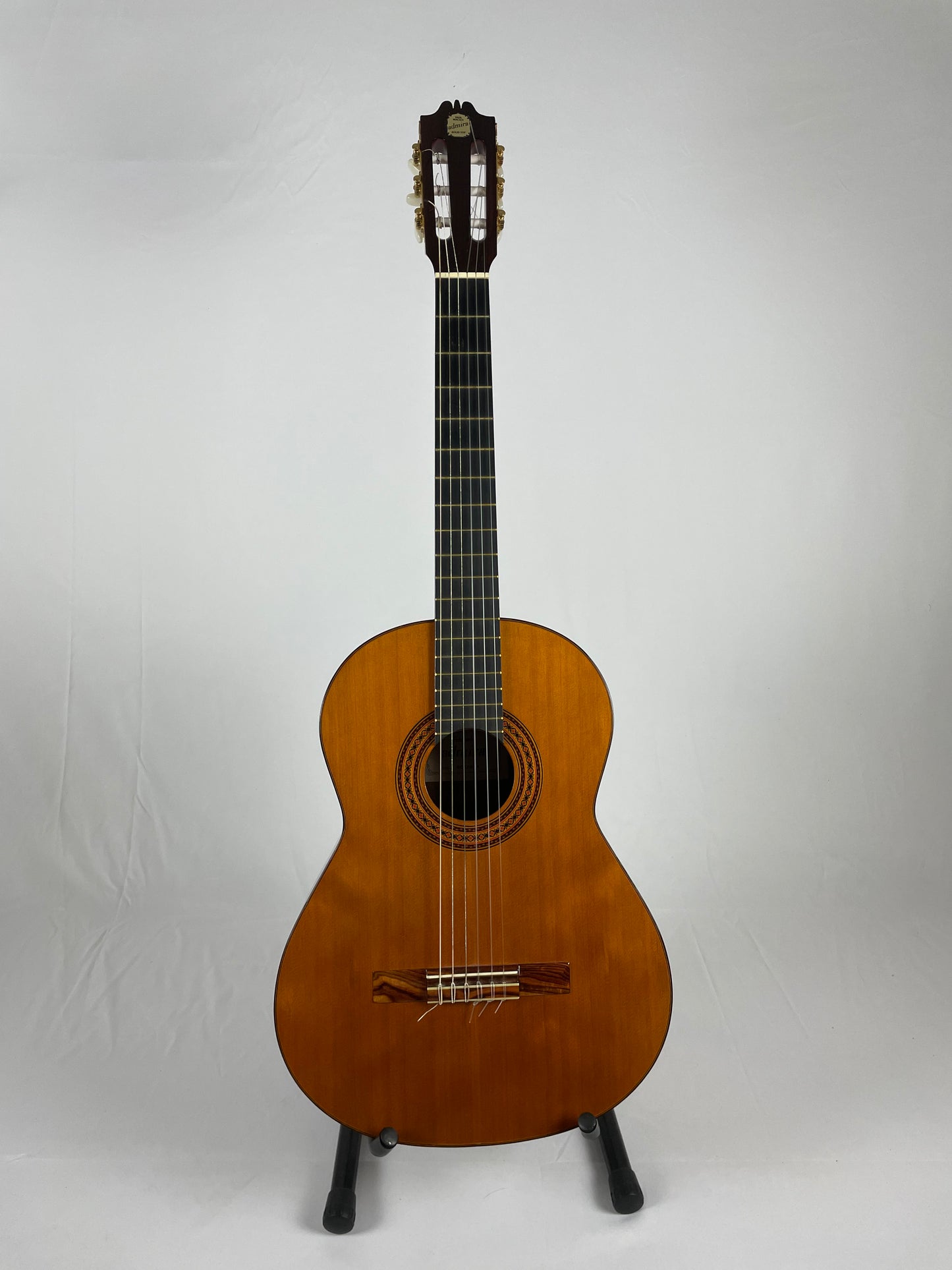 Admira Solista - Solid top Classical guitar with Hard case