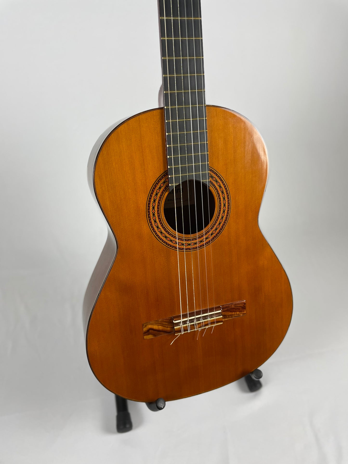 Admira Solista - Solid top Classical guitar with Hard case